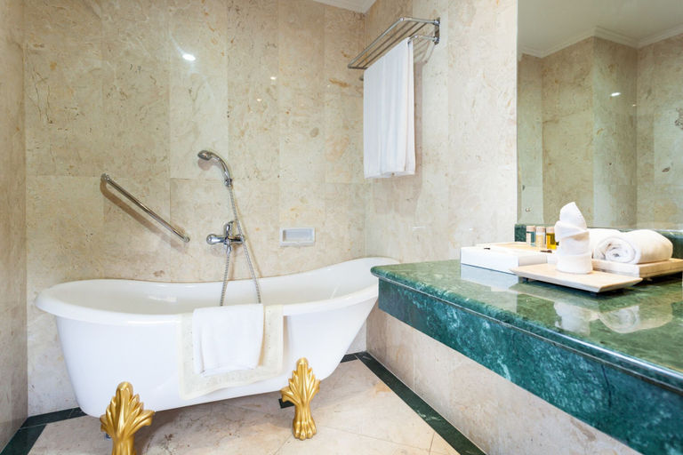Bathroom 4, Sahid Jaya Lippo Cikarang, Cikarang