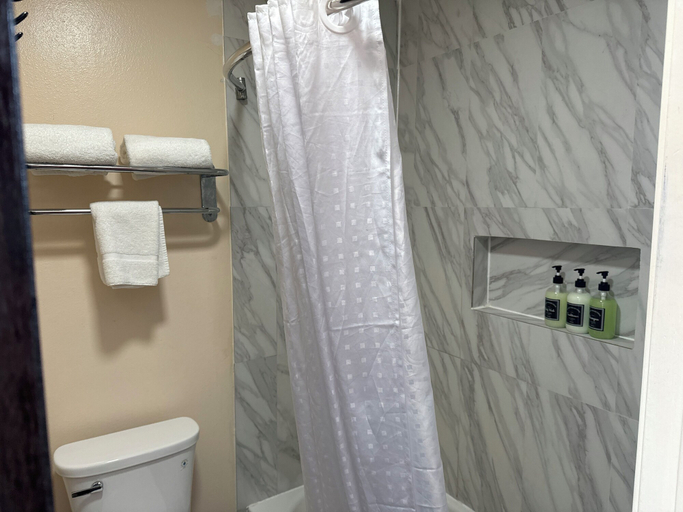 Bathroom 3, Classic Inn Early, Brown