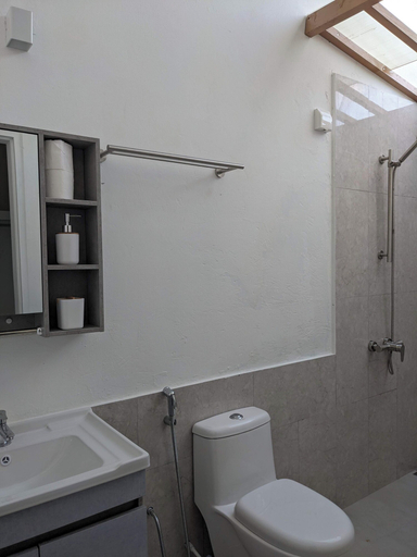 Bathroom 4, Avi Guesthouse