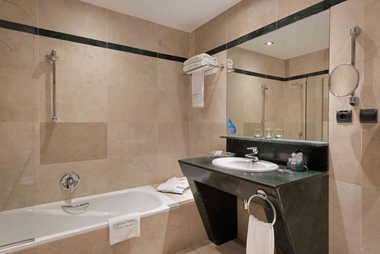 Bathroom 4, Catalonia Puerta del Sol Hotel, Madrid