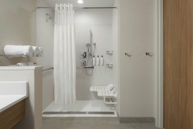 Bathroom 4, Fairfield By Marriott Inn & Suites Cincinnati Oakley, Cincinnati