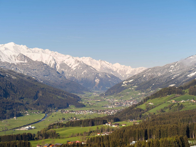 Others 5, Modern Apartment Near Ski Area, Zell am See