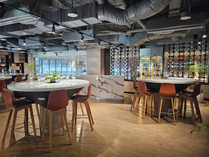 Food & Drinks 4, The Residences at BCCT by Stays PH, Taguig
