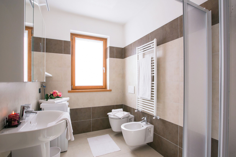 Bathroom 3, Villetta Arisia, Como