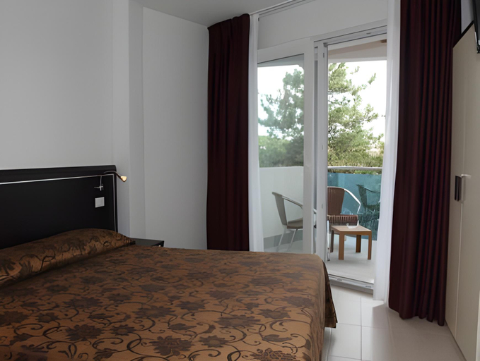 Bedroom 13