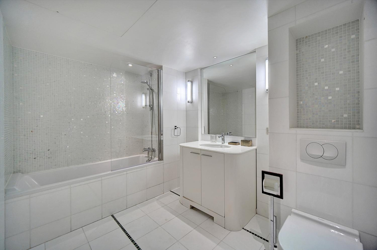 Bathroom 4, Résidence Carlton Riviera - Cannes , Alpes-Maritimes