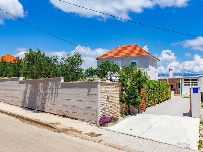 Exterior & Views 2, Serene Escape Near Zadar With Private Pool & Charming Outdoor Oasis, Poličnik