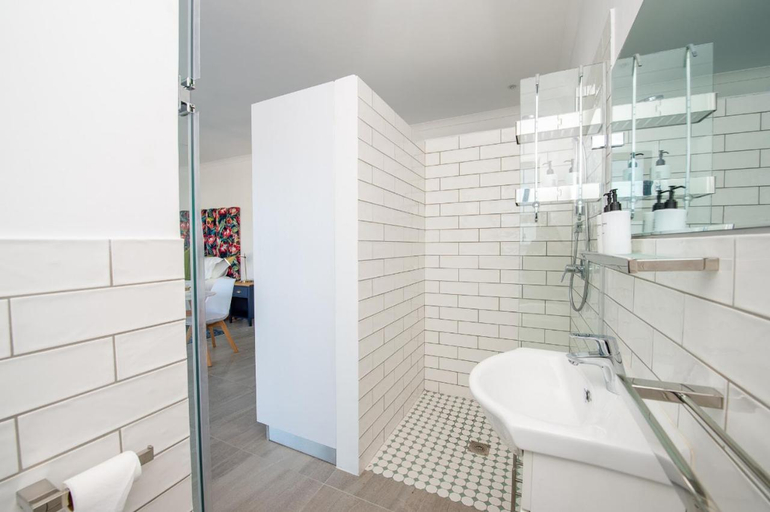 Bathroom 3, Struisbaai Apartments, Overberg