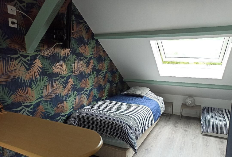 Bedroom 2, PETIT STUDIO MANSARDE 2 PERSONNES, Eure