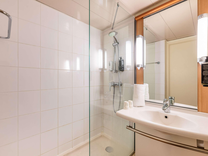Bathroom 12