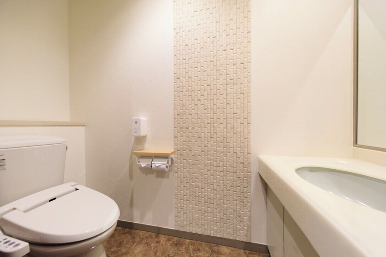 Bathroom 4, Raconter Arima, Kobe