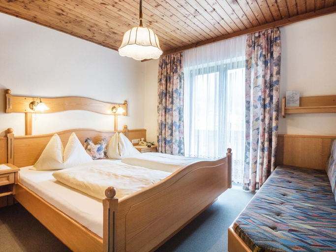 Bedroom 2, Simplistic Apartment in Kleinar near Cross Country Skiing, Sankt Johann im Pongau