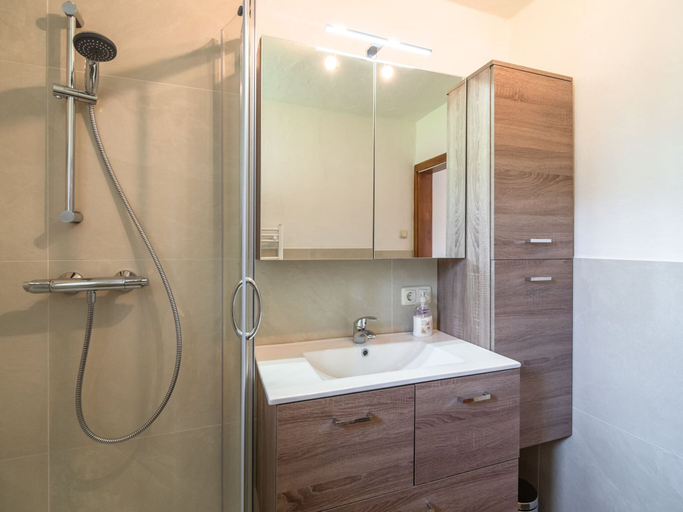 Bathroom 3, Modern Apartment Near Ski Area, Zell am See