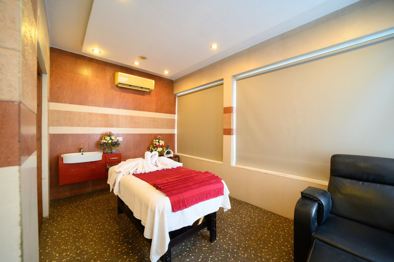 Bedroom 2, Sinclairs Siliguri, Darjiling