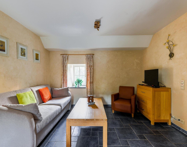 Others 3, Elegant Apartment in Aywaille near Forest, Liège