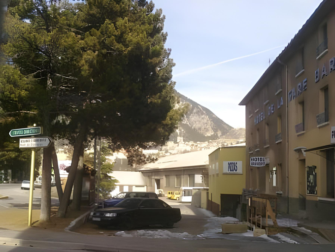 Exterior & Views