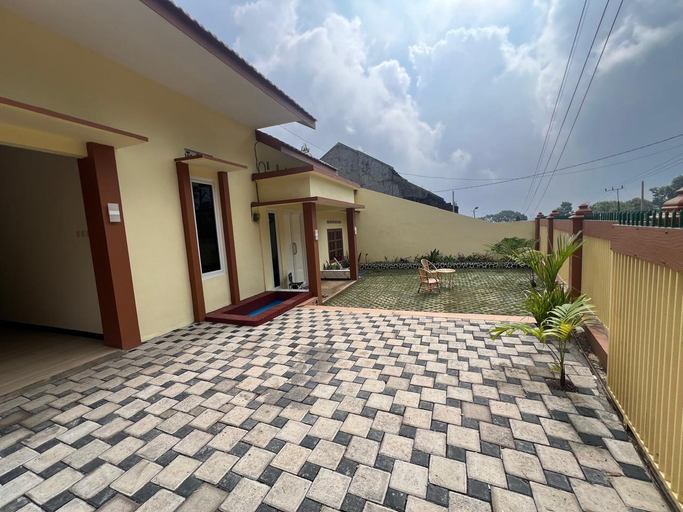 Villa Queena 4 Kamar Tidur (5 Bed) , Mojokerto