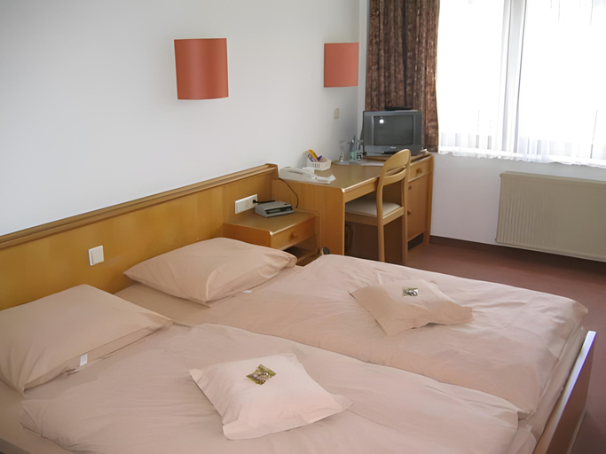 Bedroom 14