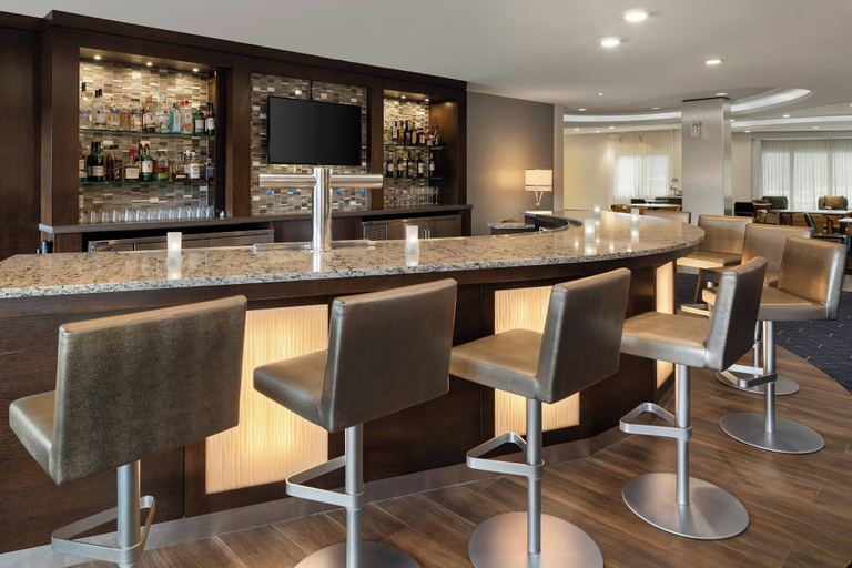 Food & Drinks 5, Courtyard Minneapolis St. Paul/Roseville by Marriott, Ramsey