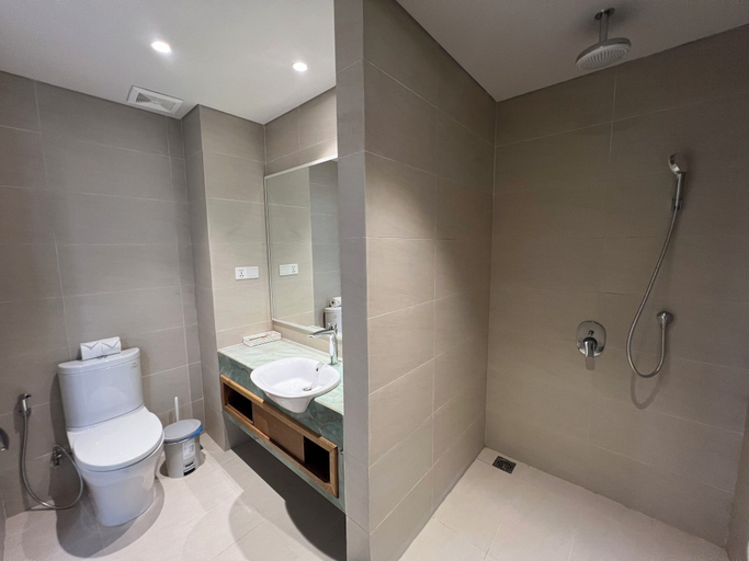 Bathroom 13