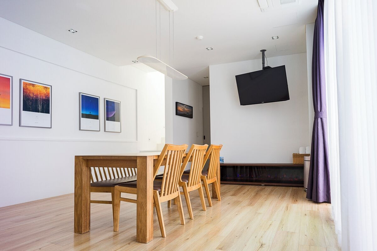Dining Room 21