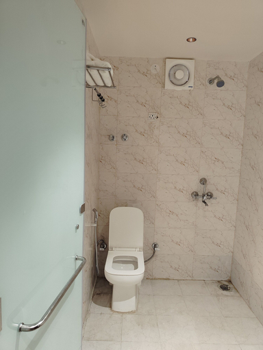 Bathroom 5, Rivaz Hotel And Restaurant, Delhi