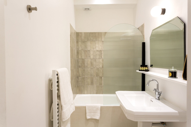 Bathroom 4, Le Saint Sauveur, Paris