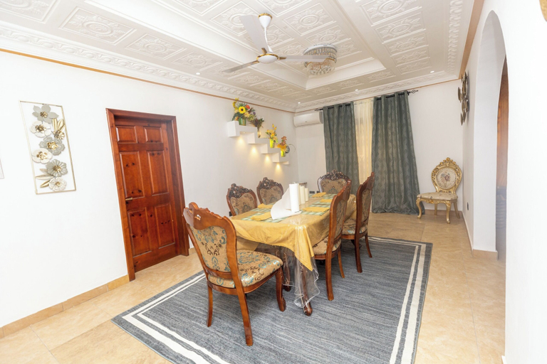 Others 3, Philade Glorified Airbnb, Tema