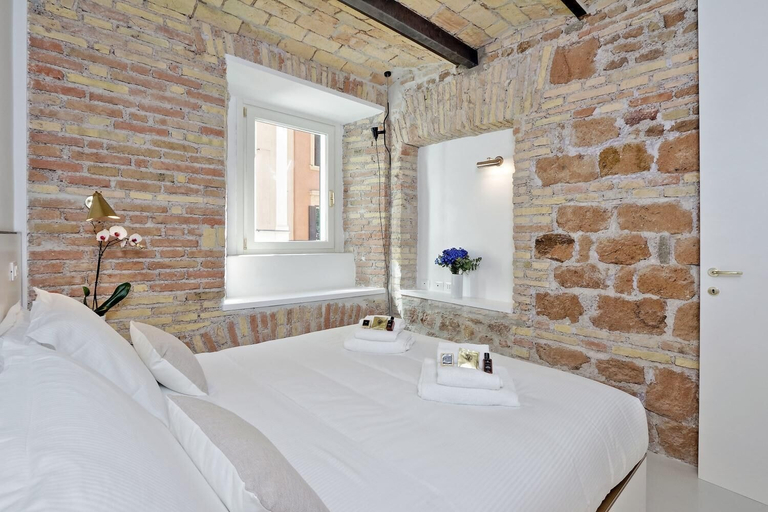 Room 3, Design Flat for 4 near Colosseum, Rome