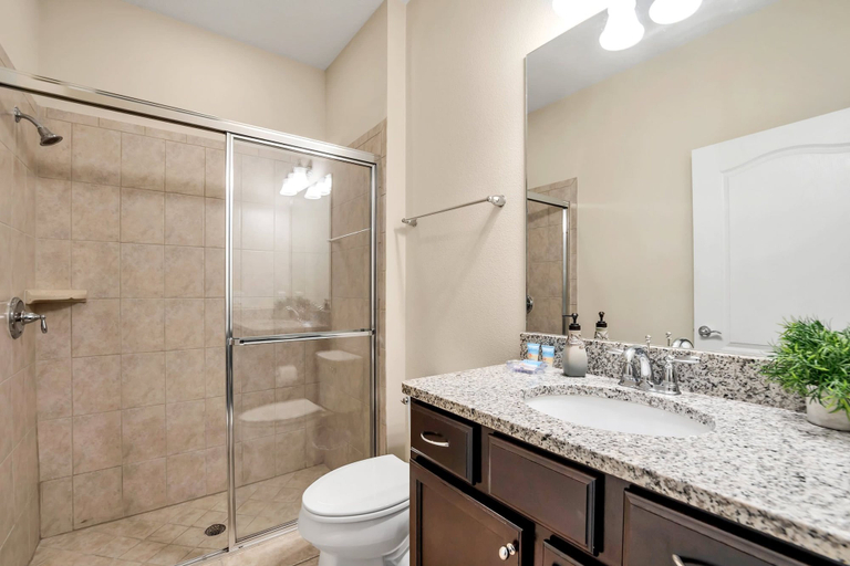 Room 2, Spacious 8BR Home for Large Group - Pool Games, Osceola
