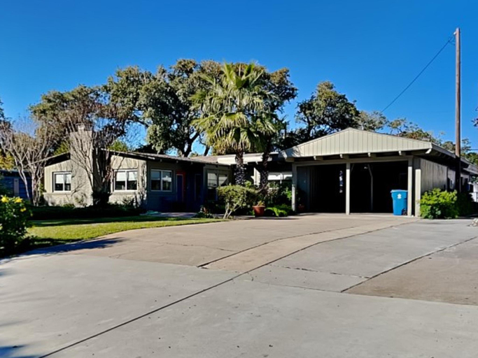 Exterior & Views 2, Little Bay House by Miss Kitty’s, Aransas