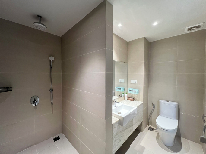 Bathroom 12