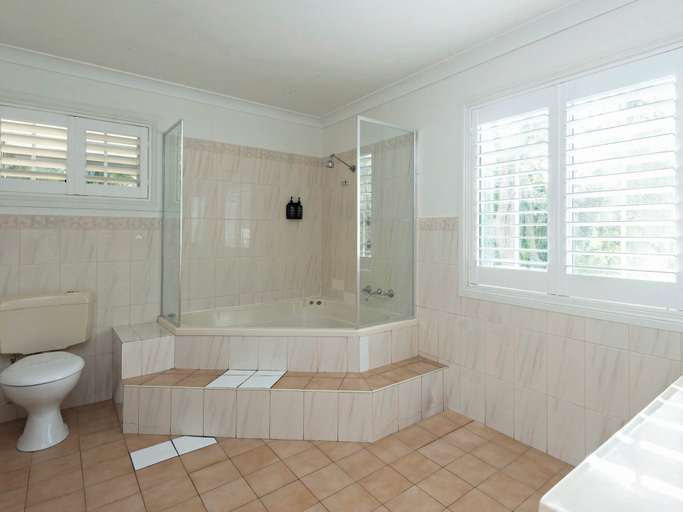 Bathroom 4, Barlings Beach Holiday Park, Eurobodalla