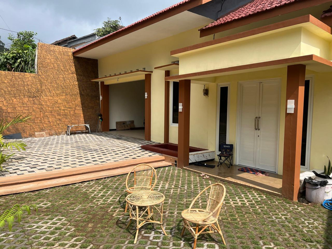 Others 2, Villa Queena 4 Kamar Tidur (5 Bed) , Mojokerto