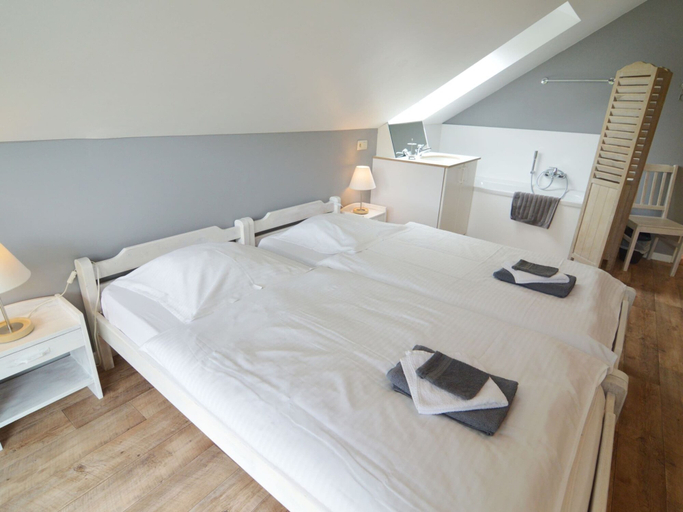 Bedroom 2, Chalet With Valley Views,, Liège
