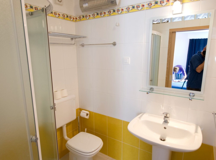 Bathroom 4, Sunny Street Apartments 2, Rovinj