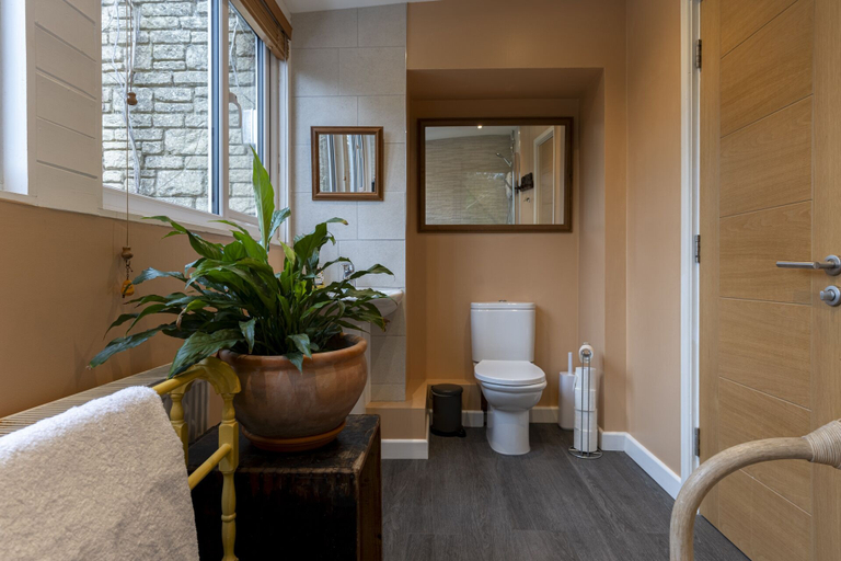 Bathroom 4, Sandford Meadow Guest House, Oxfordshire