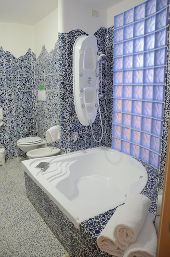 Bathroom 5, Park Hotel Valle Clavia, Foggia