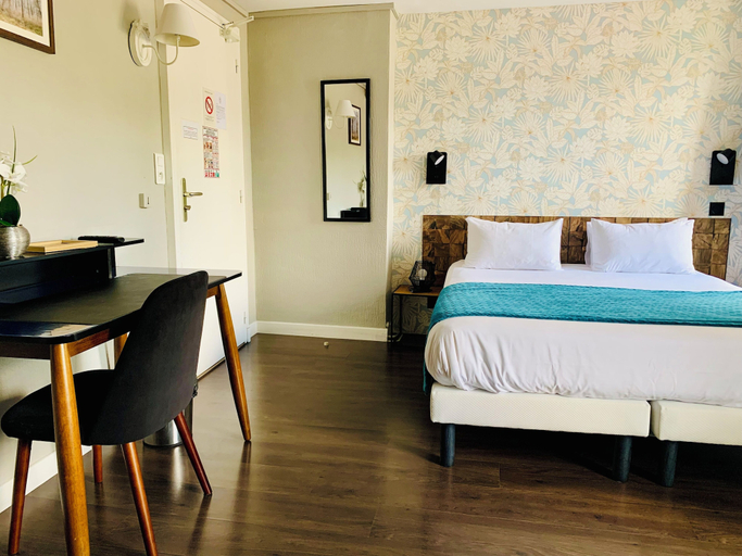 Bedroom 2, Hotel du Roy, Côte-d'Or