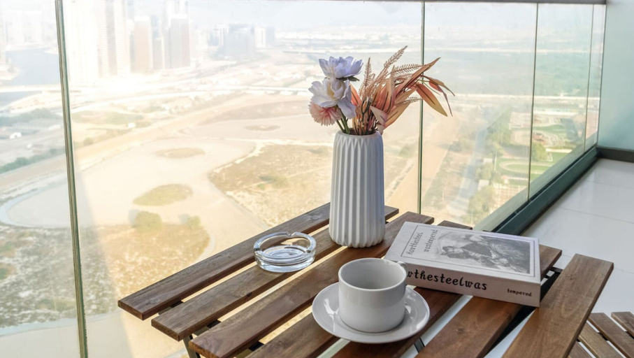 Room 3, 2BR Near Downtown w Balcony Pool Canal Views, Dubai