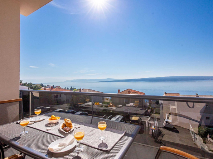 Others 5, Gorgeous Home With Swimming Pool, Hot Tub & Sea View, Crikvenica