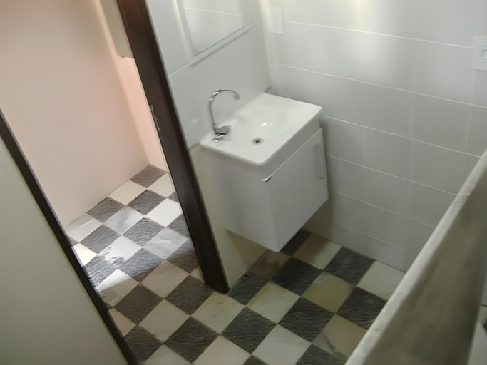 Bathroom 13