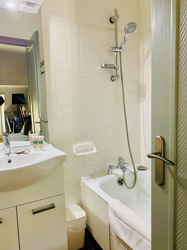 Bathroom 5, Hotel du Roy, Côte-d'Or