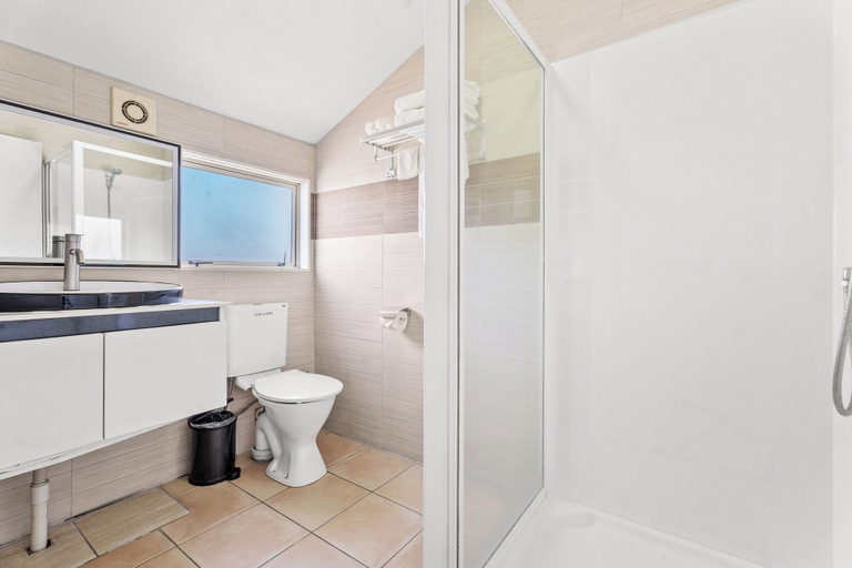 Bathroom 5, Avondale Motor Inn, Waitakere