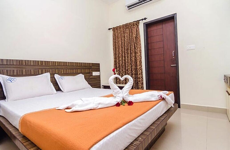 Bedroom 4, Hotel Danaa Towers, Puducherry