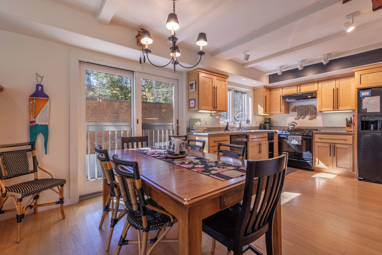 Food & Drinks 4, 3BR Home in Alpine Meadows for 8, Placer