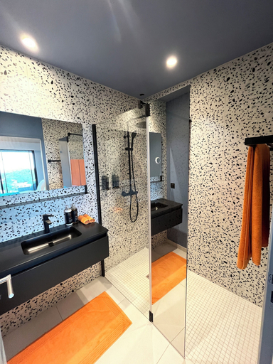 Bathroom 5, SUITE 28, Aude