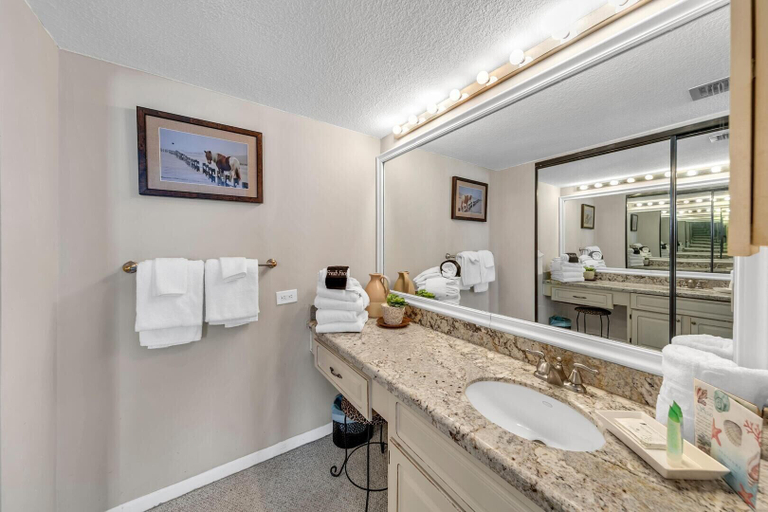 Bathroom 4, Mainsail 131, Walton