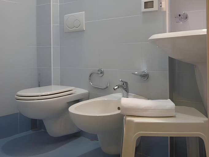 Bathroom 14