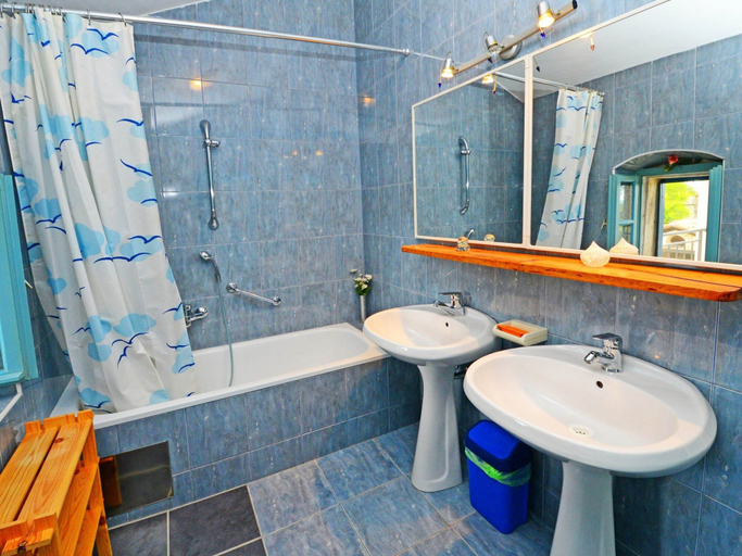 Bathroom, Charming Holiday Home, Sveti Lovreč
